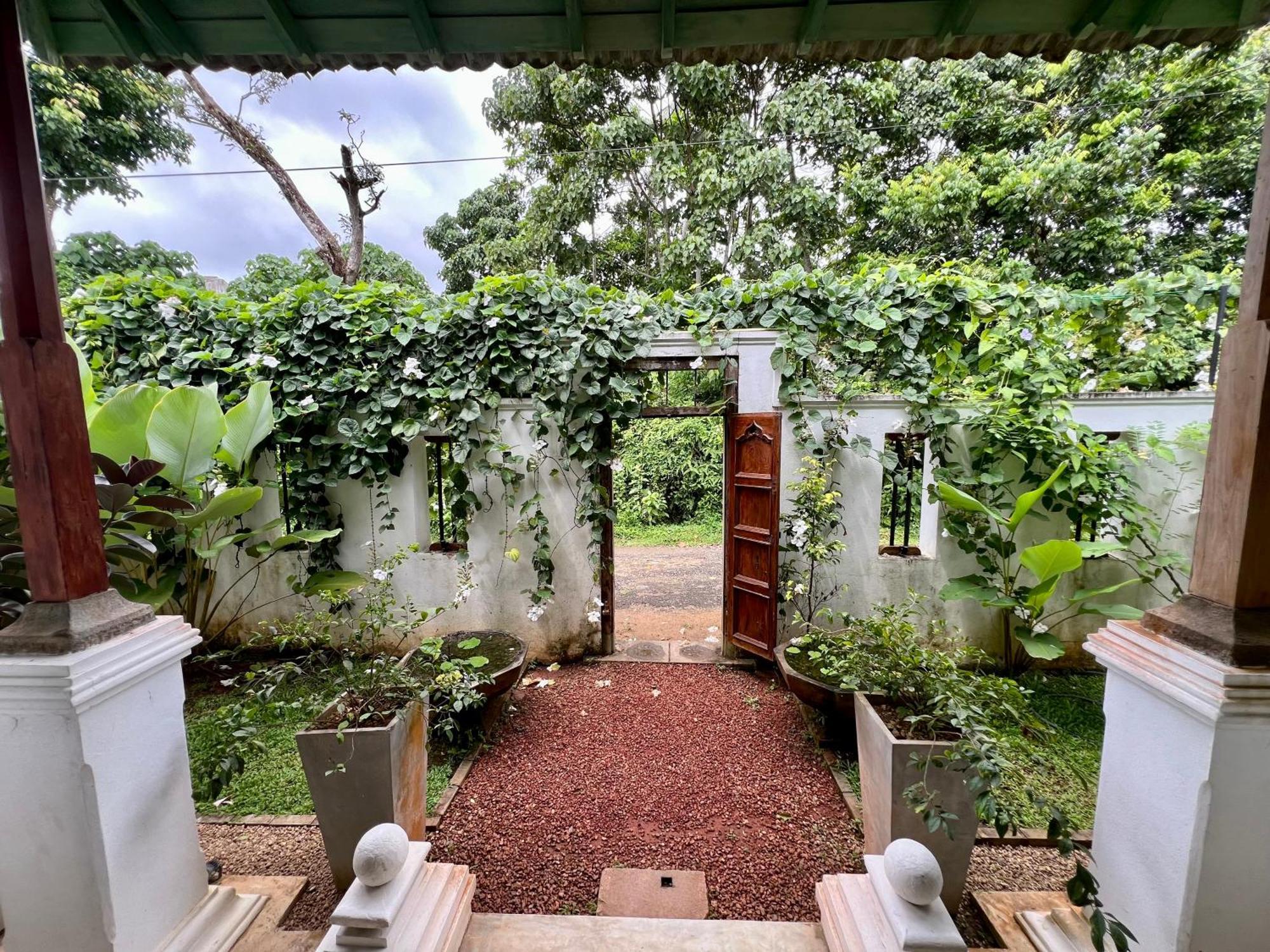 Villa Seven Faces-Luxury Escape,Stunning Views With Private Pool For A Couple Or Family! ガル エクステリア 写真